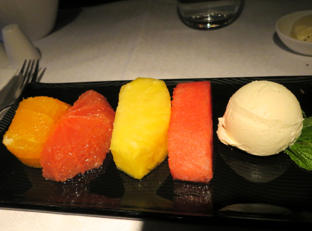 Review-Qatar Business Class NYC JFK to DOha - Fresh Fruit and Cream