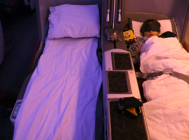 Review-Qatar Business Class NYC to Doha - Beds