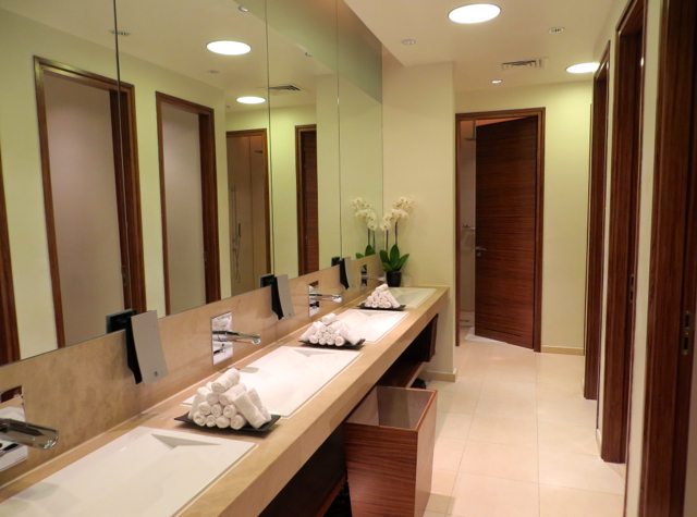 Review-Qatar Business Class Lounge in Doha - Ladies' Bathroom