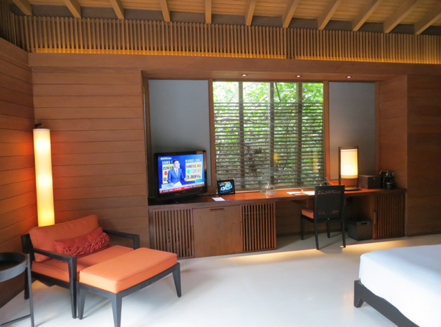 Park Hyatt Maldives Review - Flat Screen TV and Desk