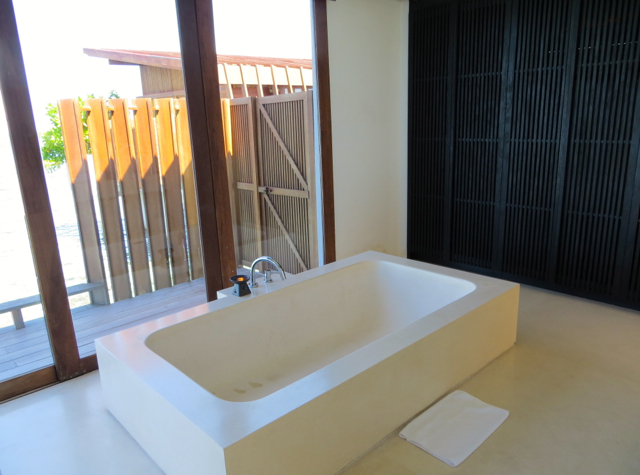 Park Hyatt Maldives Water Villa Review - Bathroom Soaking Tub