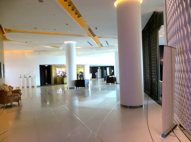 Yas Viceroy Abu Dhabi Hotel Review - Lobby