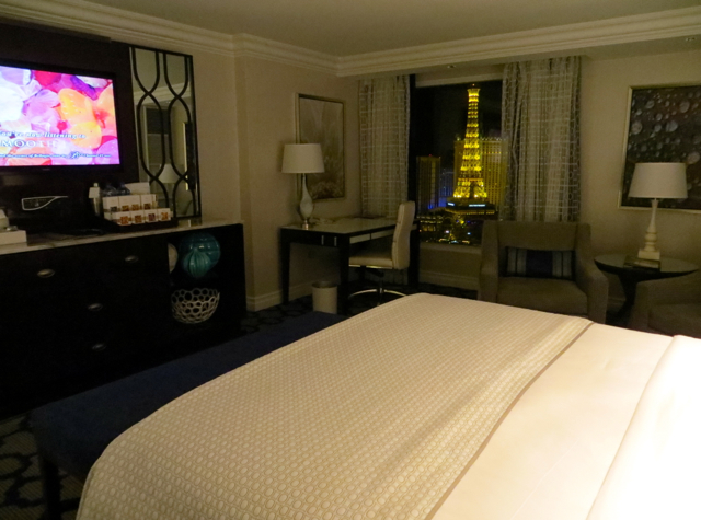 Bellagio - fountain view King bedroom - photo review : r/vegas