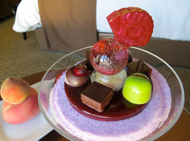Best Hotel Welcome Amenities: Fresh Fruit and Chocolate, Mandarin Oriental Las Vegas