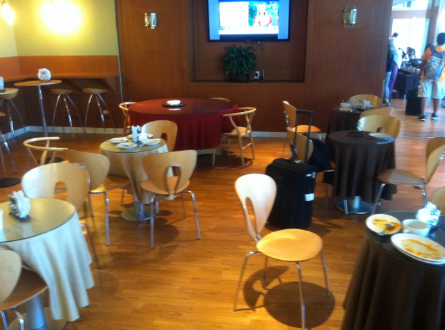 Singapore Business Class Review - JFK Oasis Airport Lounge
