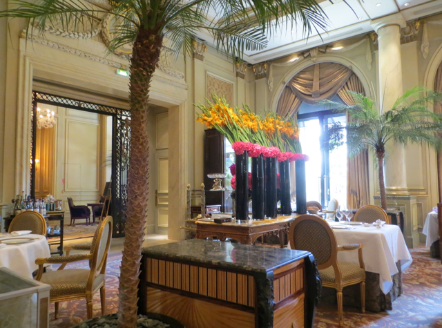 Le Cinq at Four Seasons Paris Restaurant Review - Jeff Leatham Flowers and Dining Room