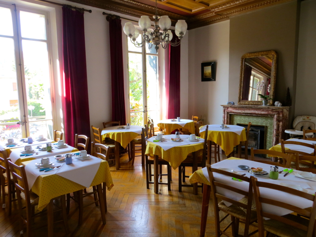 La Grande Eperviere Barcelonnette Hotel Review - Breakfast Room