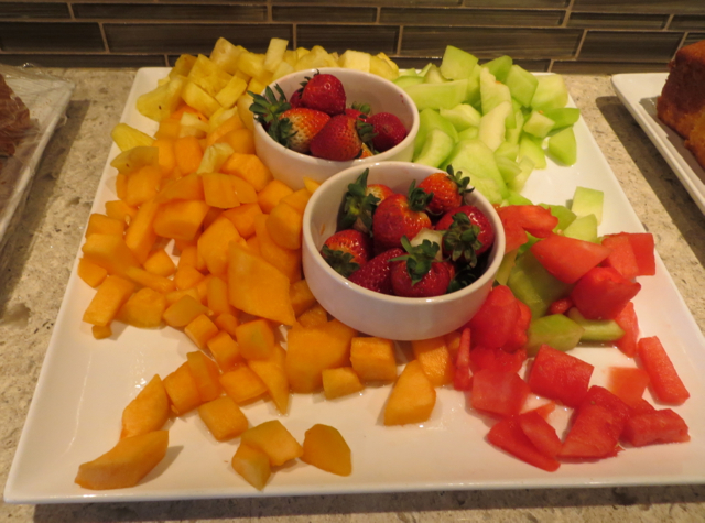 Sheraton at the Falls Niagara NY Hotel Review - Club Lounge Fruit