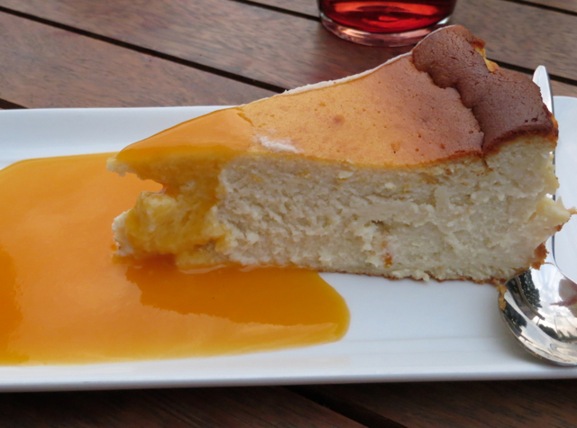 Vinoneo Bistro Marseille Restaurant Review - Cheesecake with Apricot Sauce