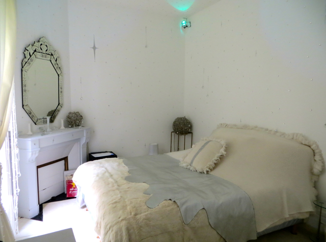 La Maison Stella Cadente Review-Provins, France-Queen of Snow Room