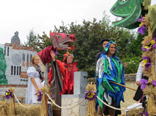 Fete de la Moisson Dragon float, Provins France