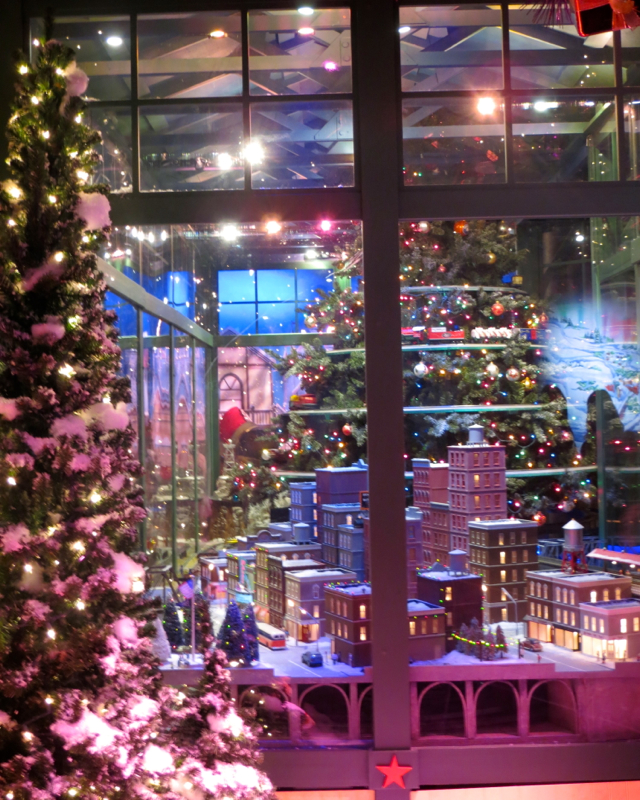 Macy's Santaland NYC 2013 with Express Pass - Christmas Tree with Trains