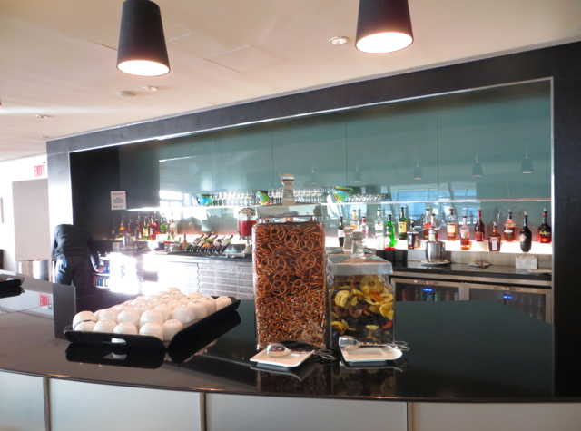 British Airways Galleries Lounge JFK Terminal 7 Review-Bar