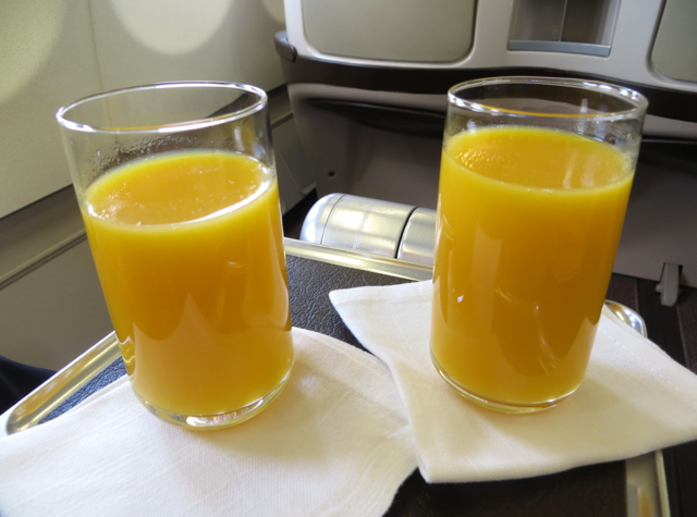 Iberia Business Class A340-600 Review - Pre-Flight Drinks