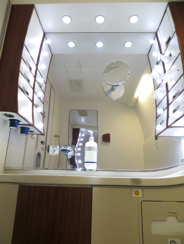 Singapore Suites A380 Review-Bathroom