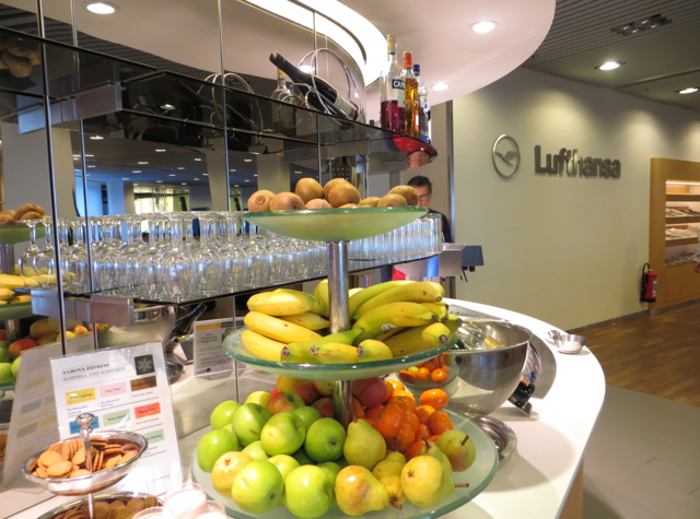 Review: Lufthansa Senator Lounge Frankfurt - Buffet Fresh Fruit