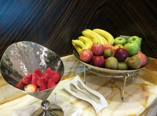 Singapore Airlines Private Room Lounge Review - Fresh Fruit