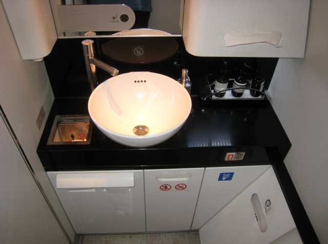 Cathay Pacific First Class Review - Bathroom
