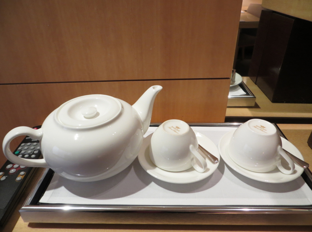 Review: Grand Hyatt Hong Kong Club Harbour View Room Tea Pot and Cups