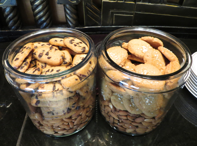 Review-Grand Club Lounge, Grand Hyatt Hong Kong - Cookies