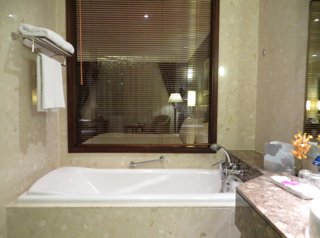 Review: Novotel Bangkok Suvarnabhumi Airport Hotel - Bathtub