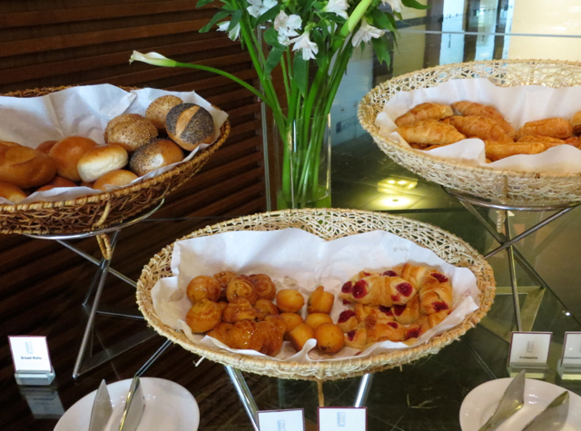 Novotel Bangkok Airport Hotel Executive Lounge Breakfast Pastries