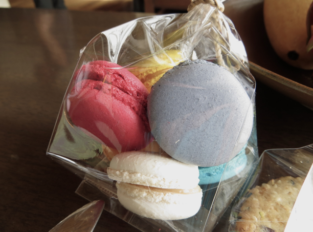 Conrad Koh Samui Review - Welcome Cookies - Macarons