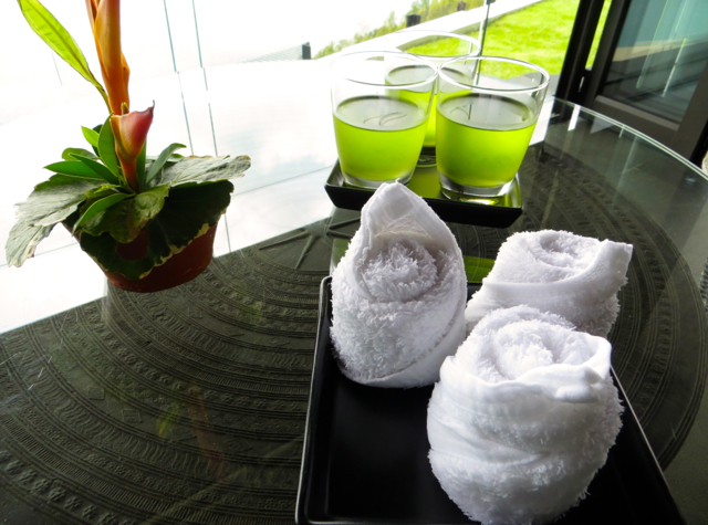 Conrad Koh Samui Review - Welcome Drinks and Cool Towels