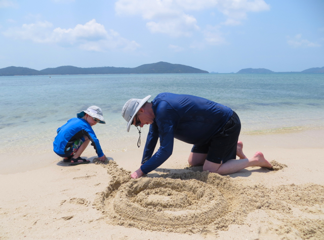 Koh Mudsum: Beach Fun