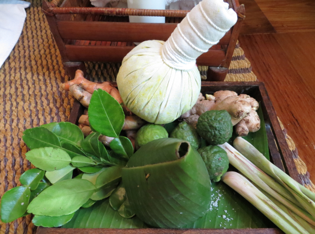 Four Seasons Koh Samui Spa - Warm Compress with Thai Herbs