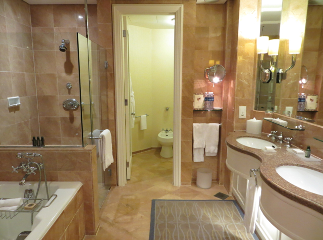 Four Seasons Singapore Review - Premier Bathroom