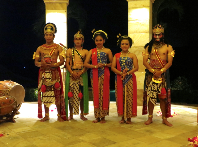 Dancers, Selamatan Dinner, Amanjiwo