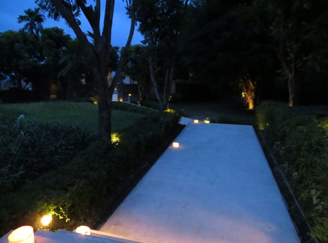 Amanjiwo: Candlelit Walkway to Dalem Jiwo Suite
