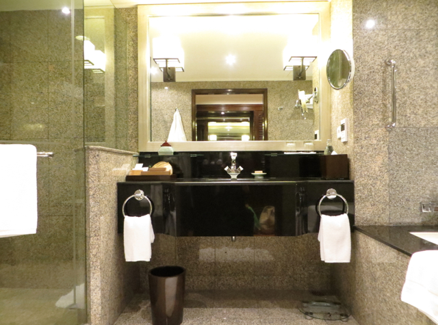 Four Seasons Bangkok Review - Executive Club Bathroom