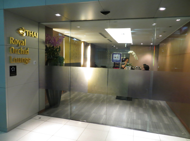 Thai Airways Royal Orchid Lounge Bangkok Review and Photos