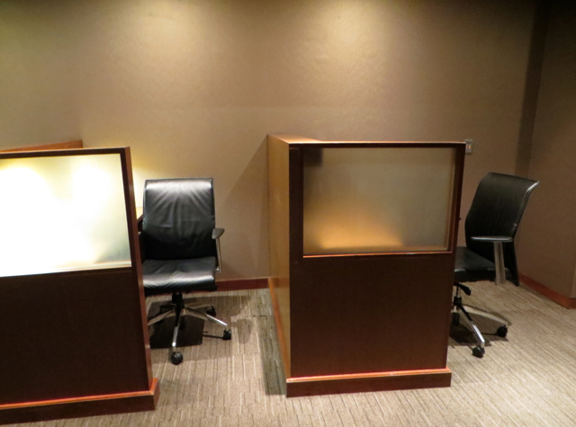 Thai Airways Royal Orchid Lounge Bangkok Review - Business Work Desks