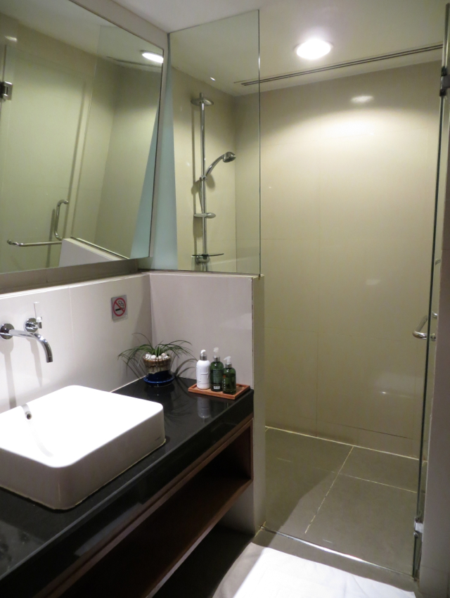 Shower Room, Thai Royal Orchid Lounge, Bangkok Airport