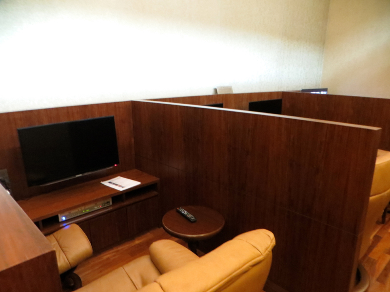 Asiana First Class Lounge Review Seoul ICN - TV Room