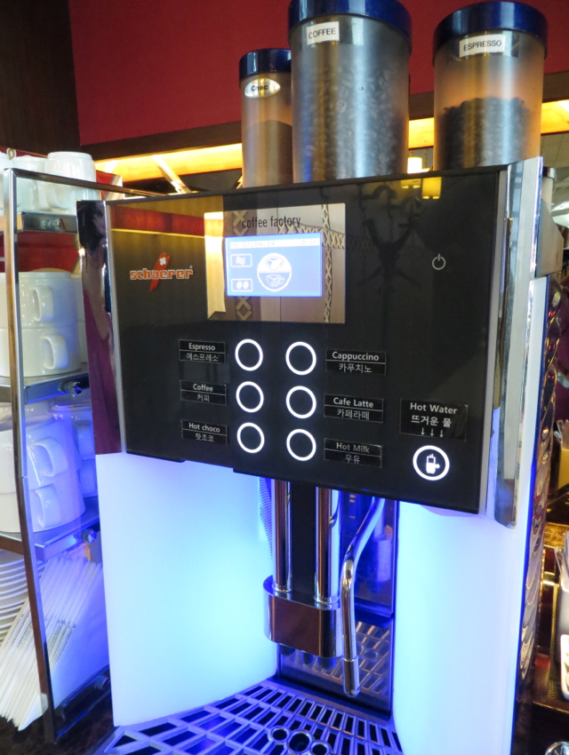 Asiana First Class Lounge Seoul Review - Coffee and Espresso Machine