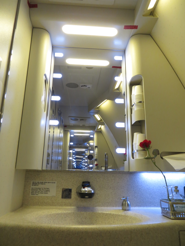 Asiana First Class Suite Review - Bathroom