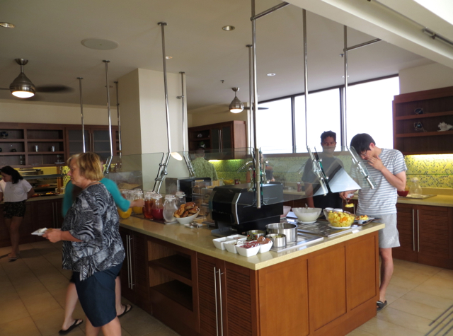 Hyatt Place Waikiki Beach Review - Free Kitchen Skillet Buffet Breakfast