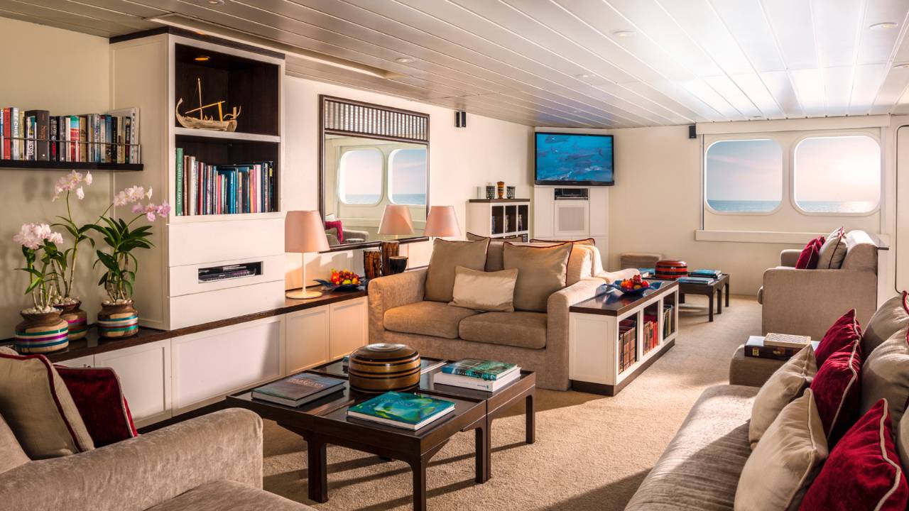 Best Luxury Liveaboards - Four Seasons Explorer Lounge