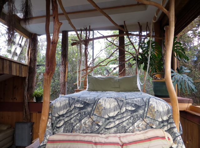 Hawaii Volcano Treehouse Review - Queen Bed