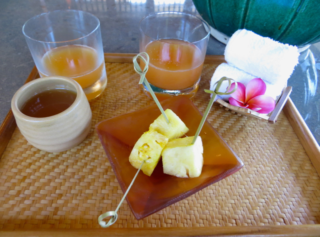 Four Seasons Hualalai Review - Welcome Drinks and Pineapple